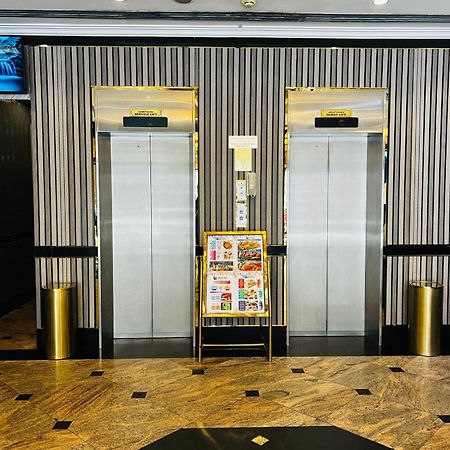 New California Hotel ドバイ エクステリア 写真