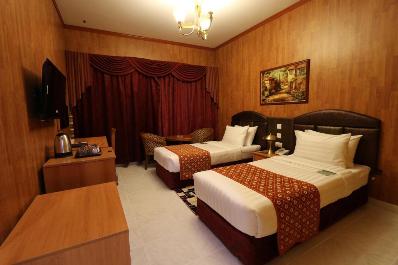 New California Hotel ドバイ エクステリア 写真
