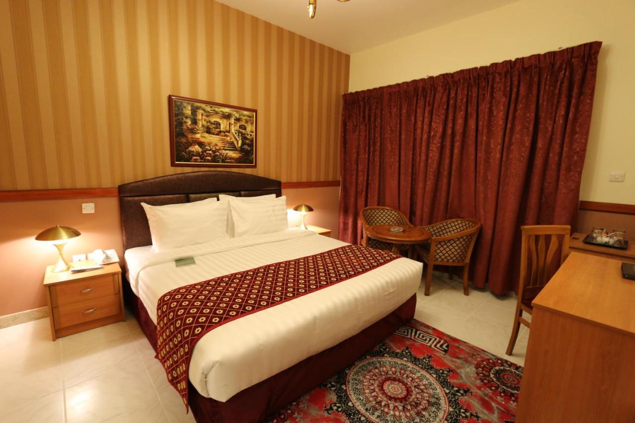 New California Hotel ドバイ エクステリア 写真
