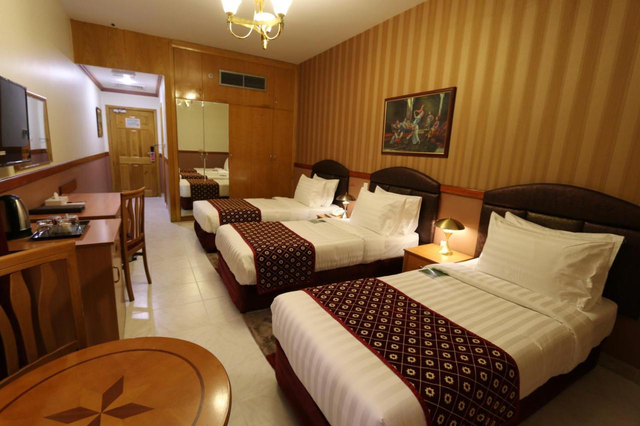 New California Hotel ドバイ エクステリア 写真