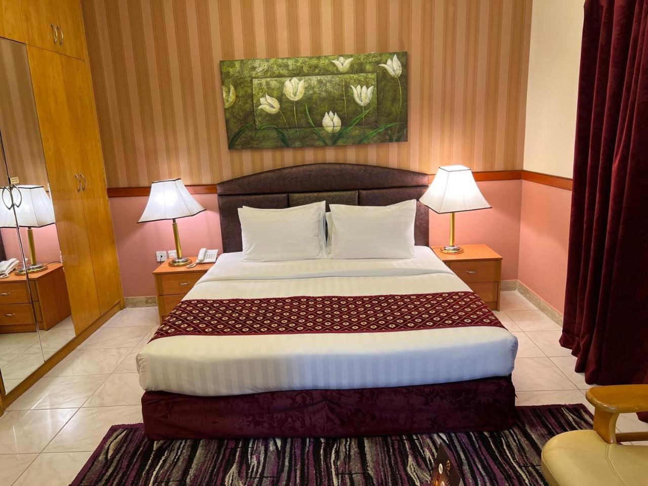 New California Hotel ドバイ エクステリア 写真